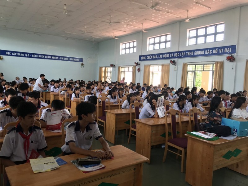 Ở hệ trung cấp, người học thường học song song kiến thức văn hóa và chuyên môn
