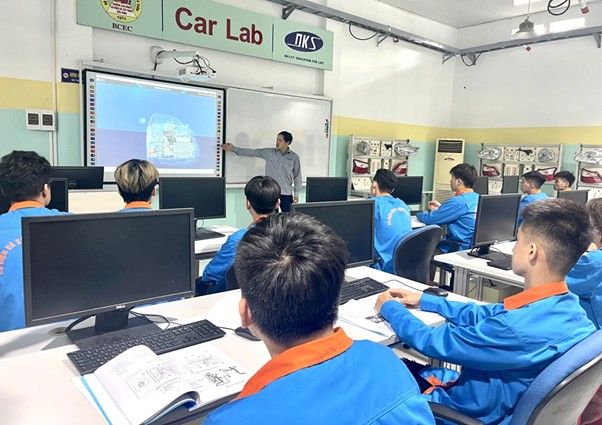 Hạn chế của văn bằng Đại học và học nghề