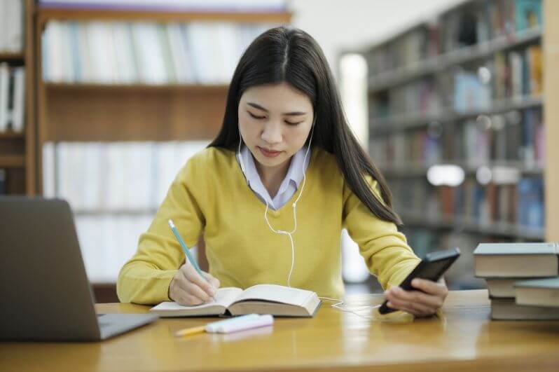 Giá trị bằng cấp giữa văn bằng 2 và văn bằng hệ vừa học vừa làm